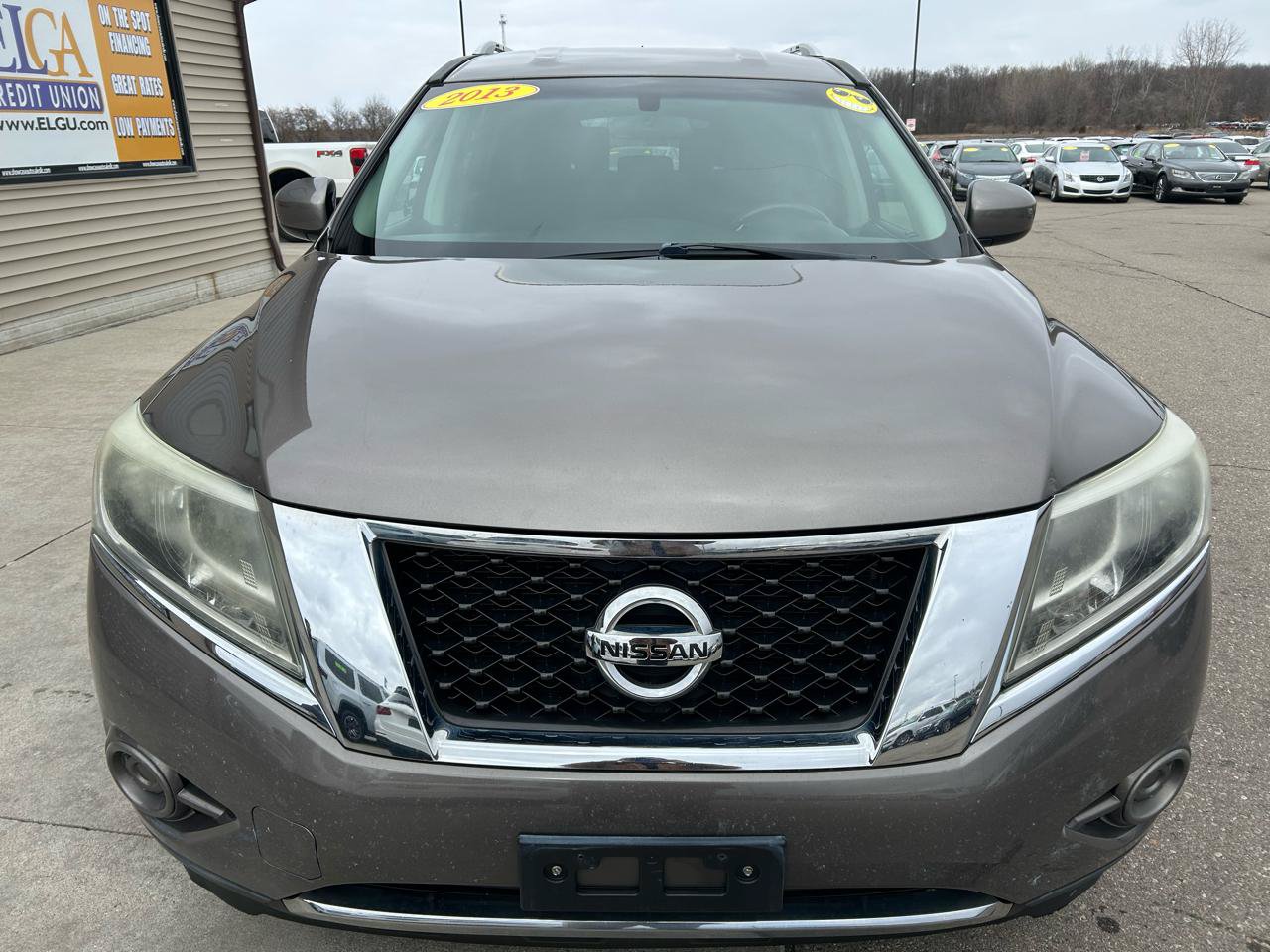 Used 2013 Nissan Pathfinder SV w/ Trailer Tow Pkg AWD/4WD image 2