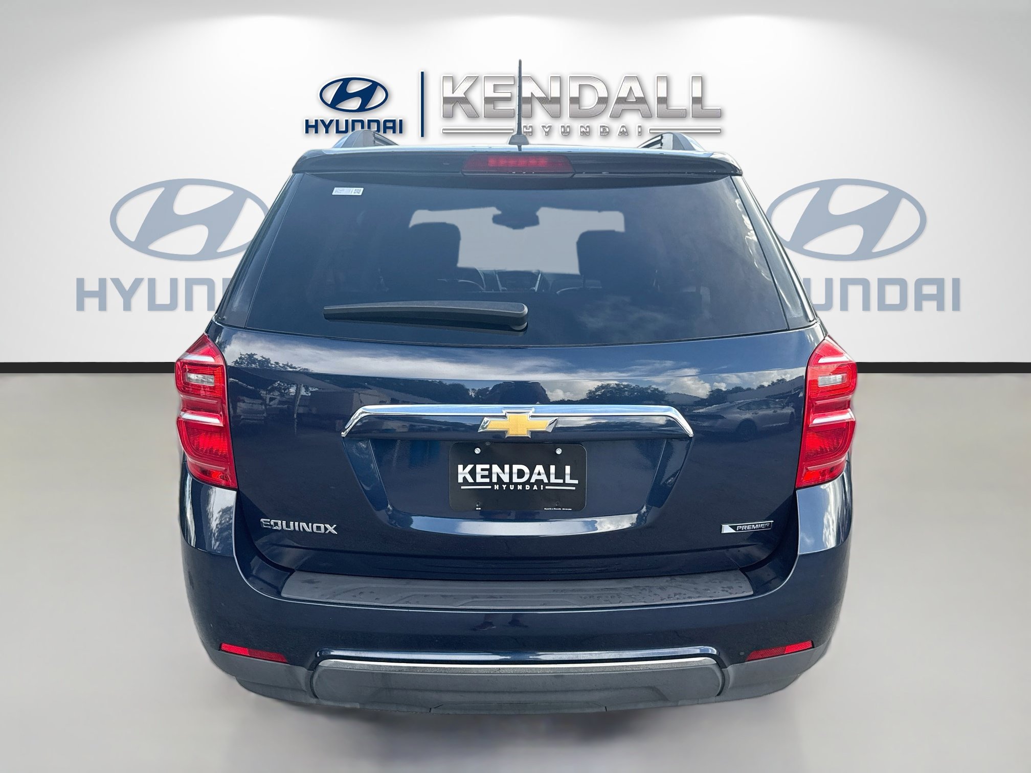 Used 2017 Chevrolet Equinox Premier w/ Enhanced Convenience Package FWD image 5