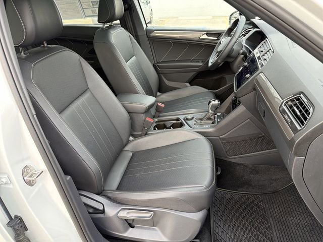 Used 2023 Volkswagen Tiguan SE R-Line image 26