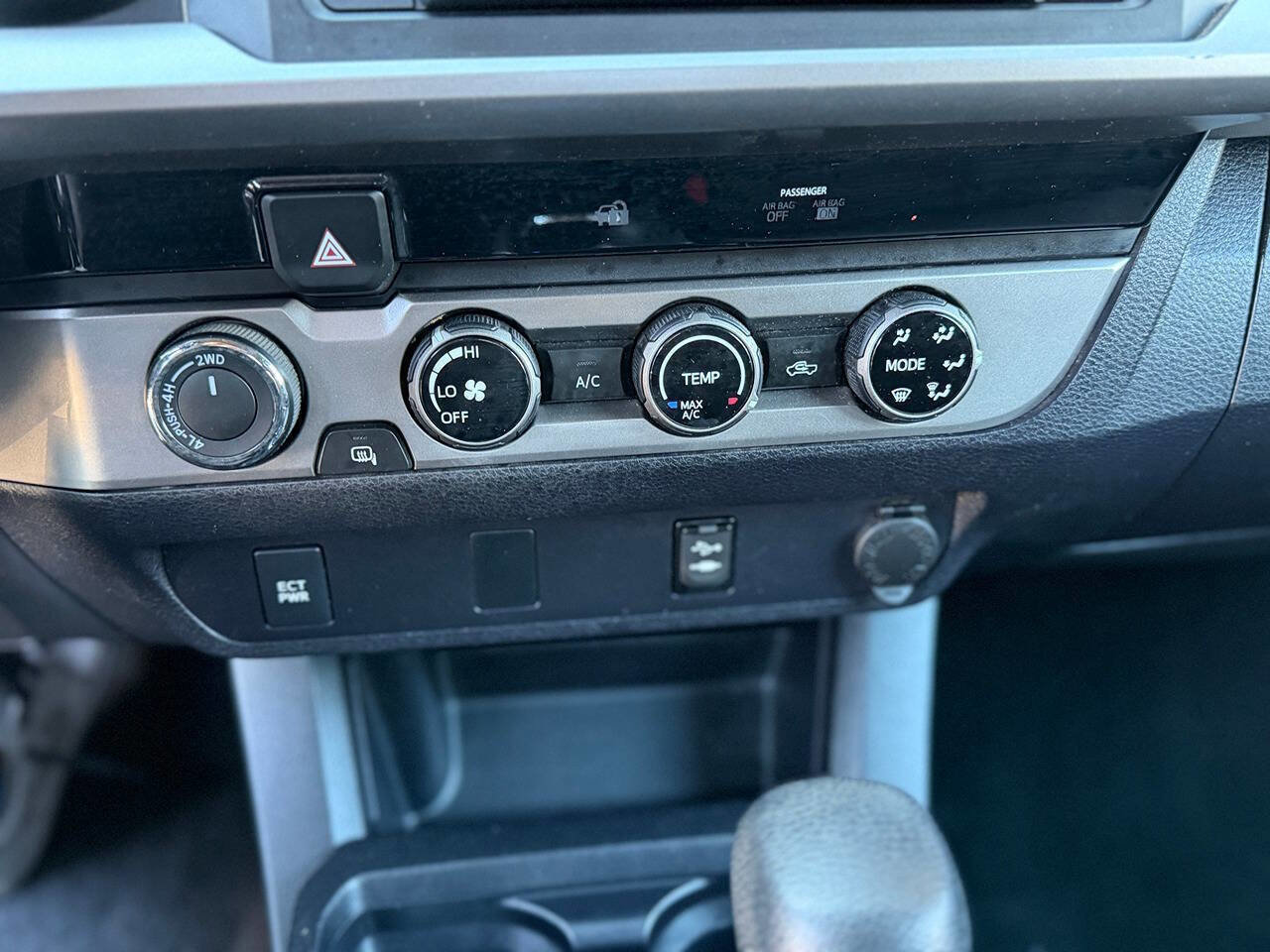 Used 2016 Toyota Tacoma TRD Sport image 24