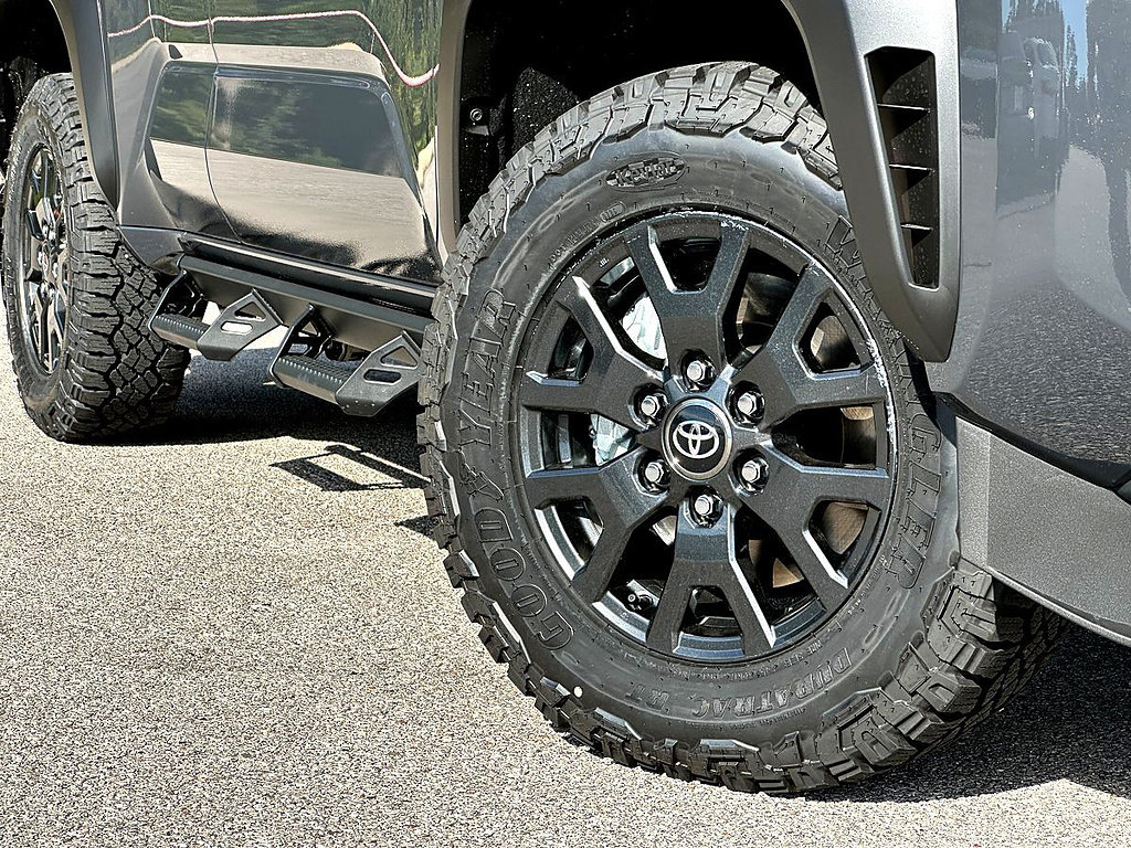 New 2026 Toyota 4Runner SR5 AWD/4WD image 2