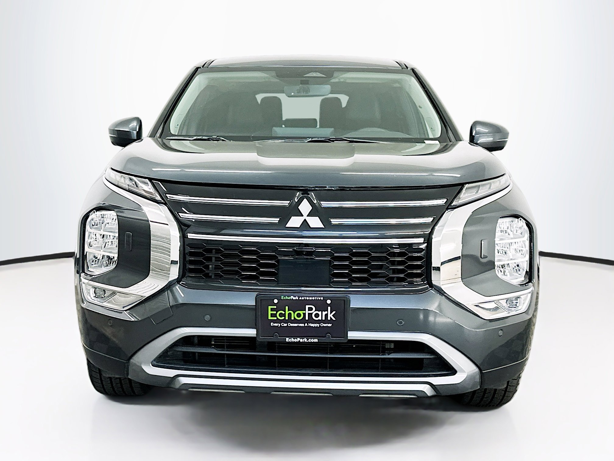 Used 2025 Mitsubishi Outlander SE image 2