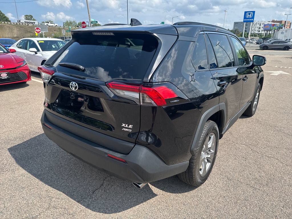 Used 2025 Toyota RAV4 XLE AWD/4WD image 8