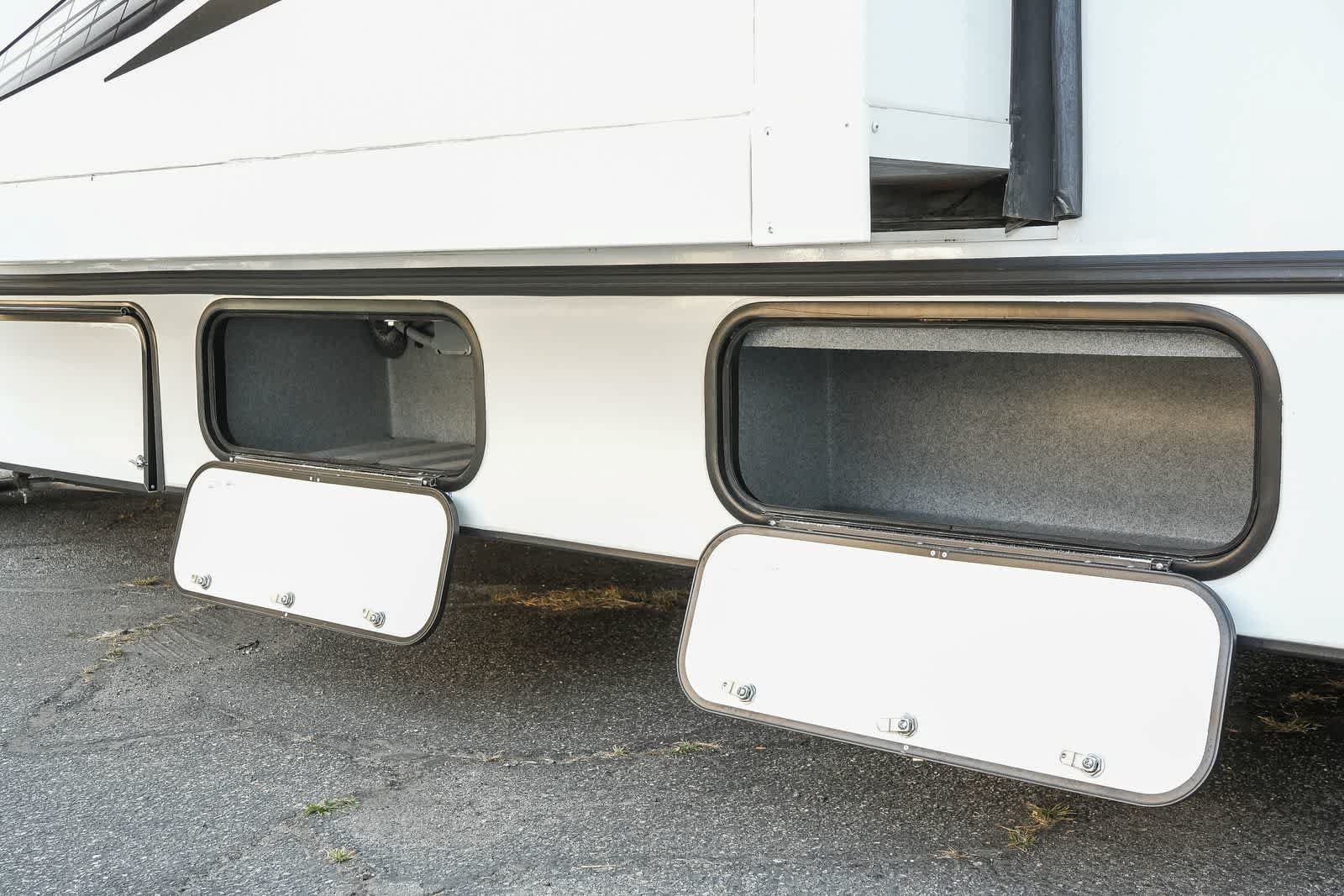 Used 2023 Ford E-450 and Econoline 450 Super Duty w/ Motorhome Prep Package RWD image 22