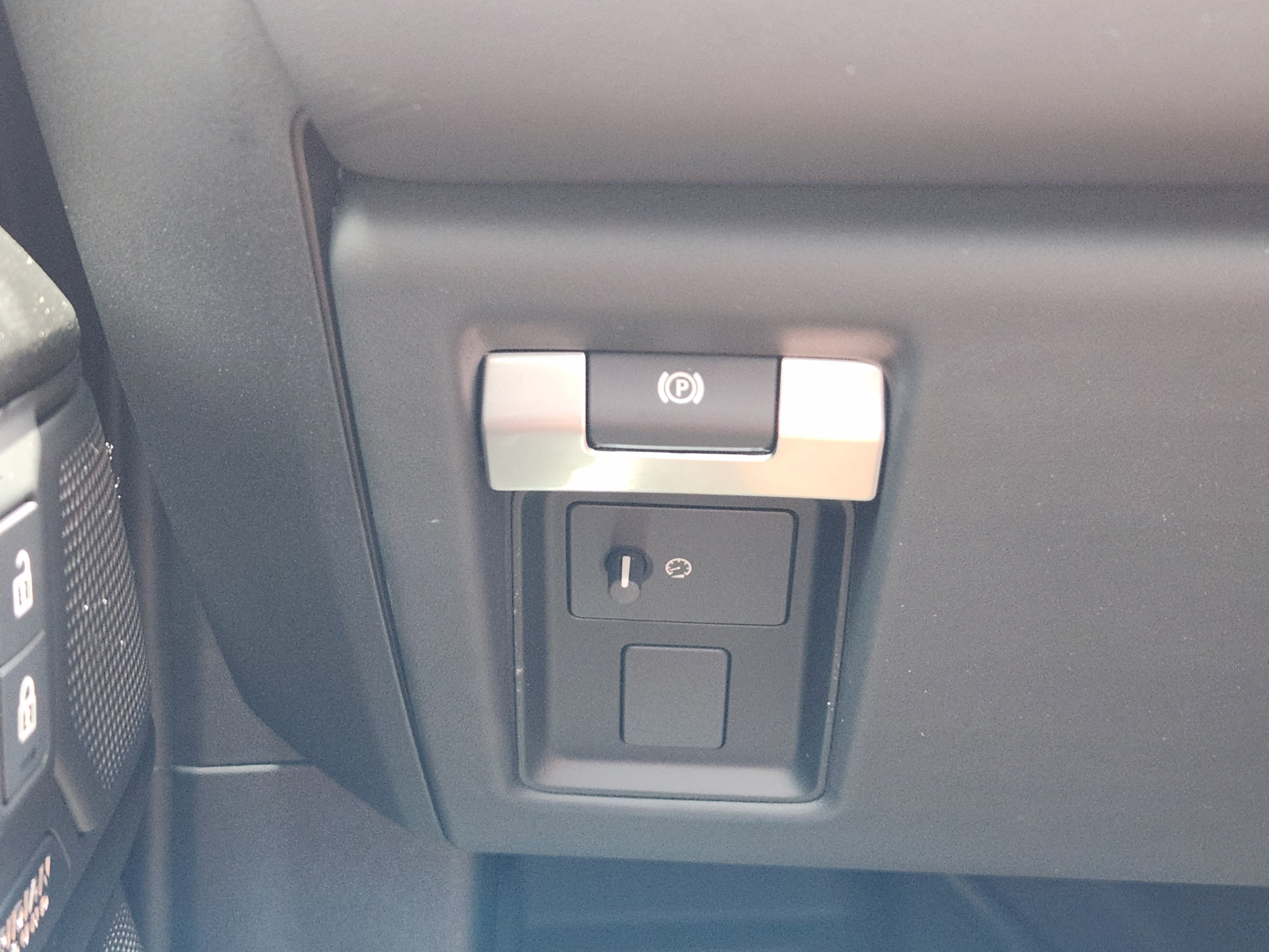 New 2026 Land Rover Defender 110 OCTA AWD/4WD image 16