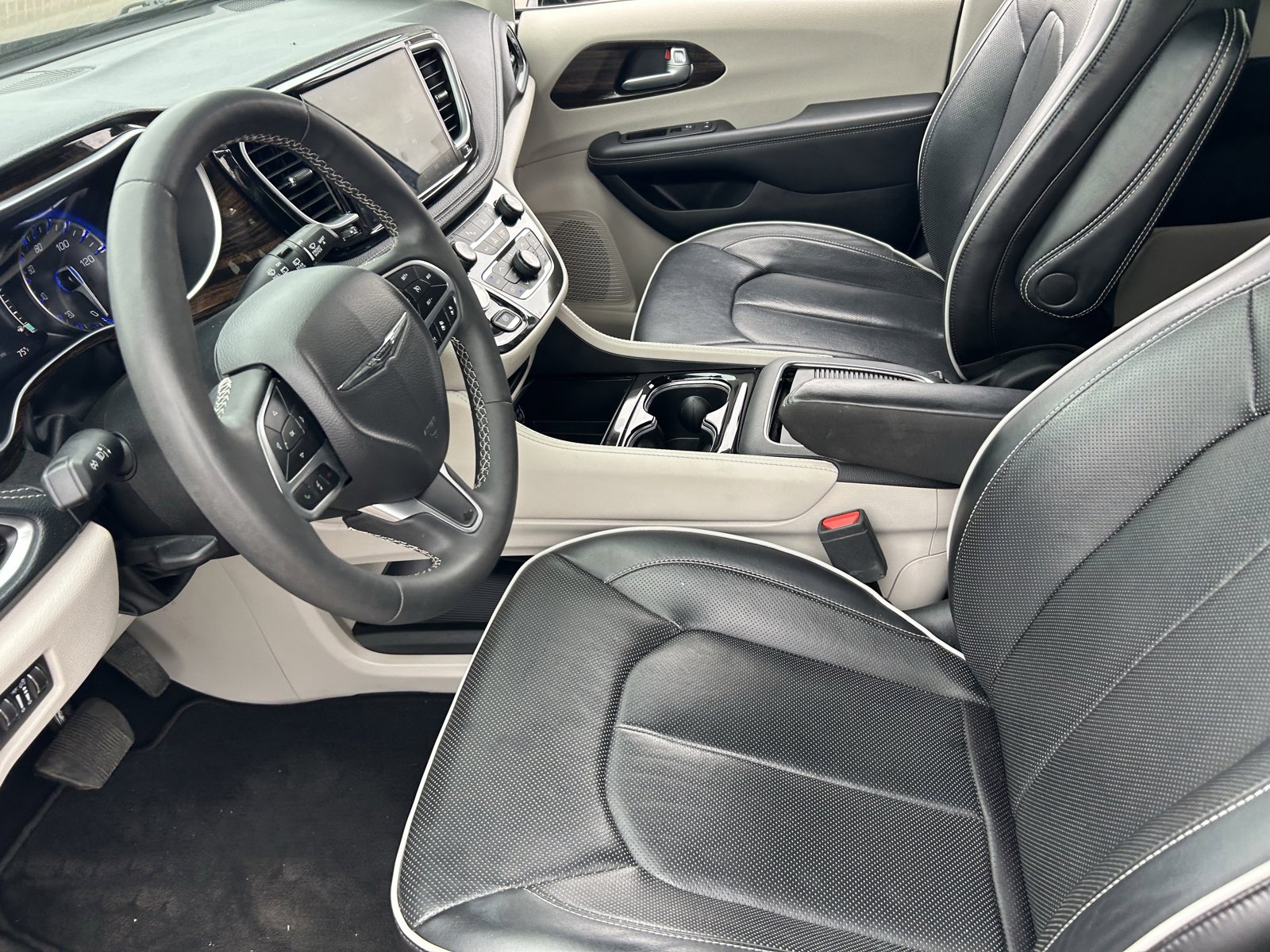 Used 2024 Chrysler Pacifica Limited FWD image 23