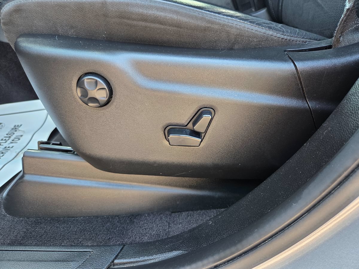 Used 2018 Jeep Grand Cherokee Altitude RWD image 34