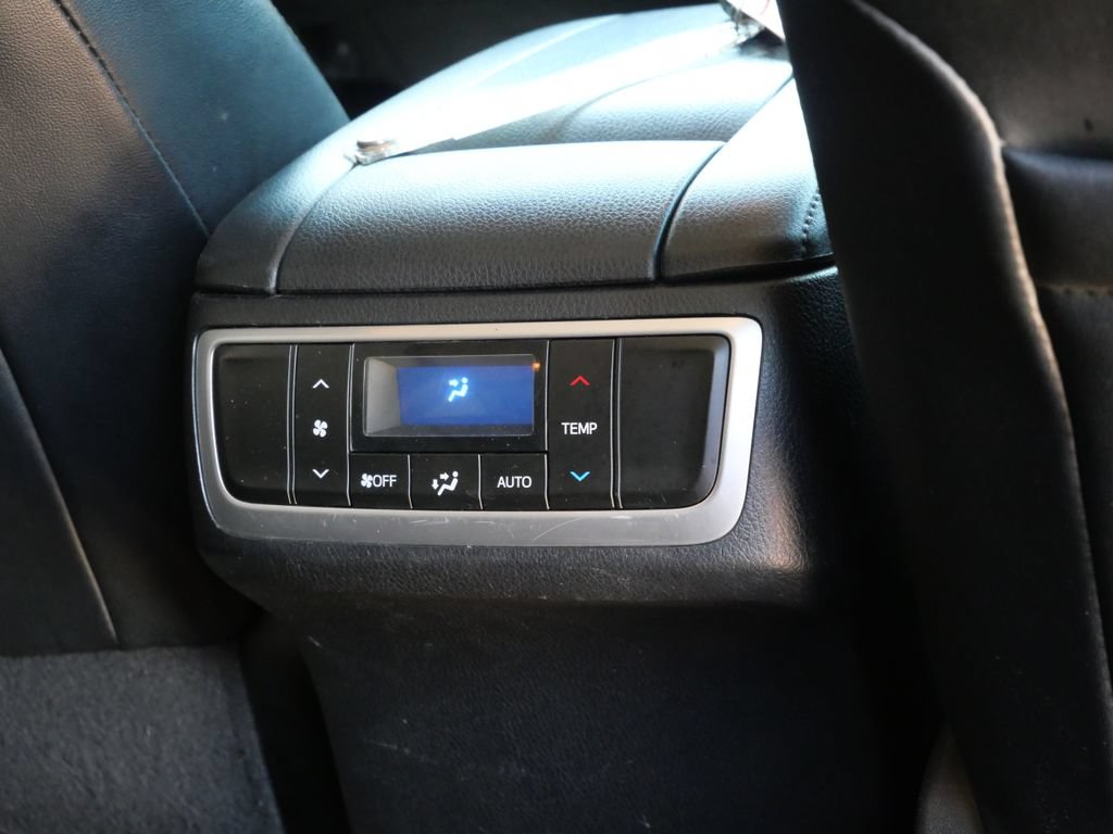 Used 2016 Toyota Highlander XLE AWD/4WD image 22