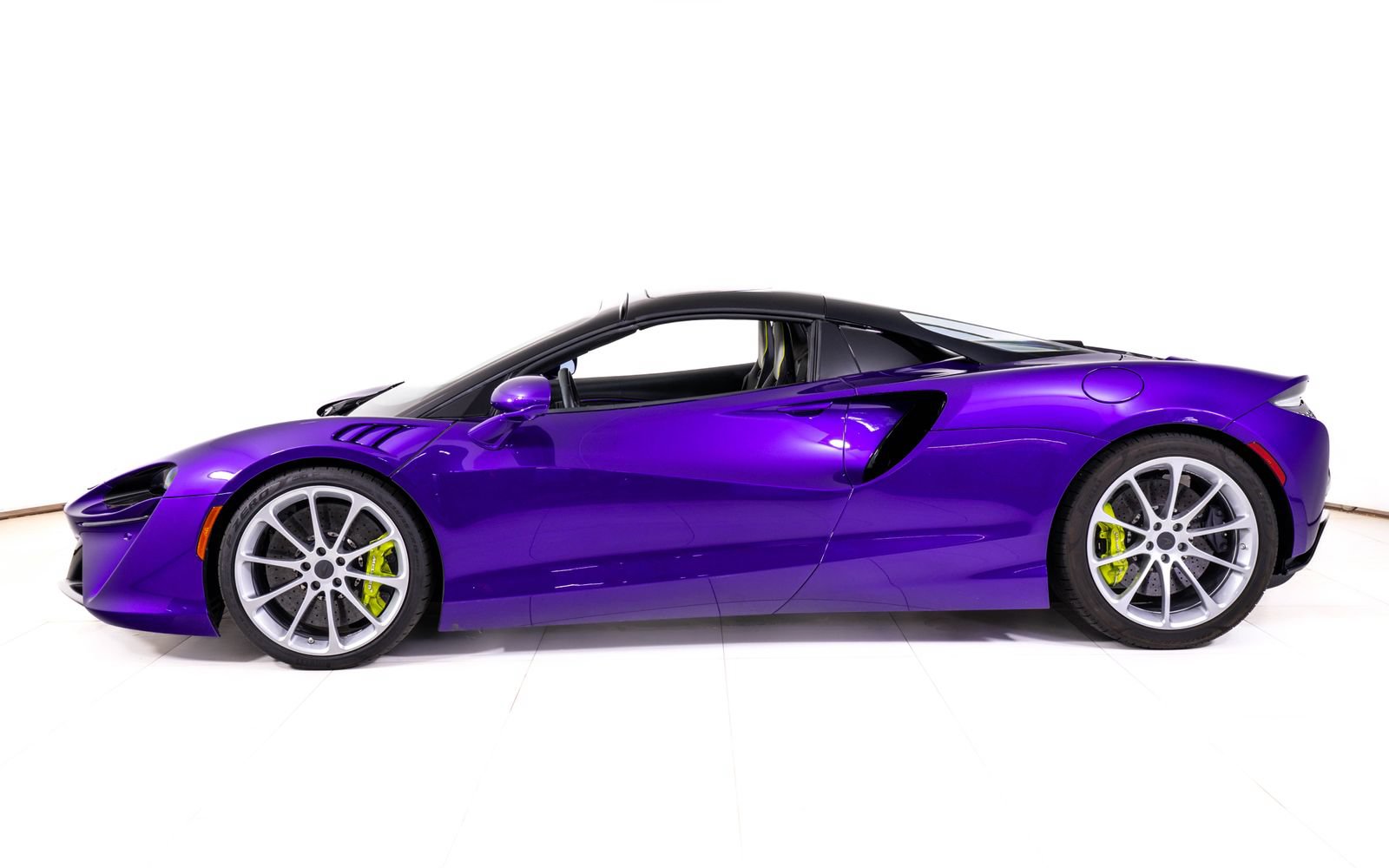 New 2025 McLaren Artura Spider RWD image 3