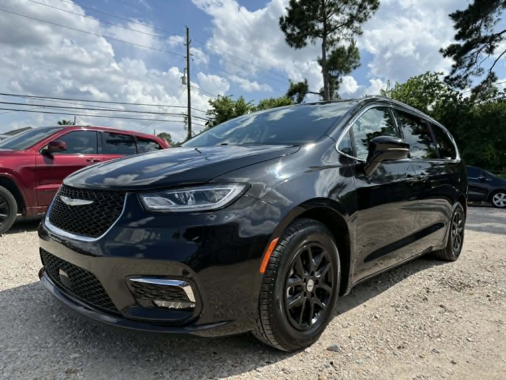 Used 2022 Chrysler Pacifica Touring-L FWD image 1