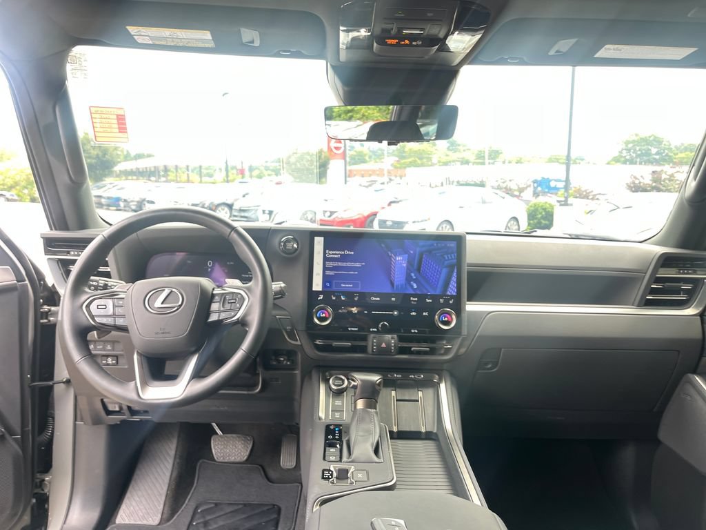 Used 2025 Lexus GX 550 w/ Accessory Package (Z1) AWD/4WD image 24