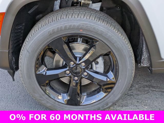 New 2025 Jeep Grand Cherokee Altitude image 32