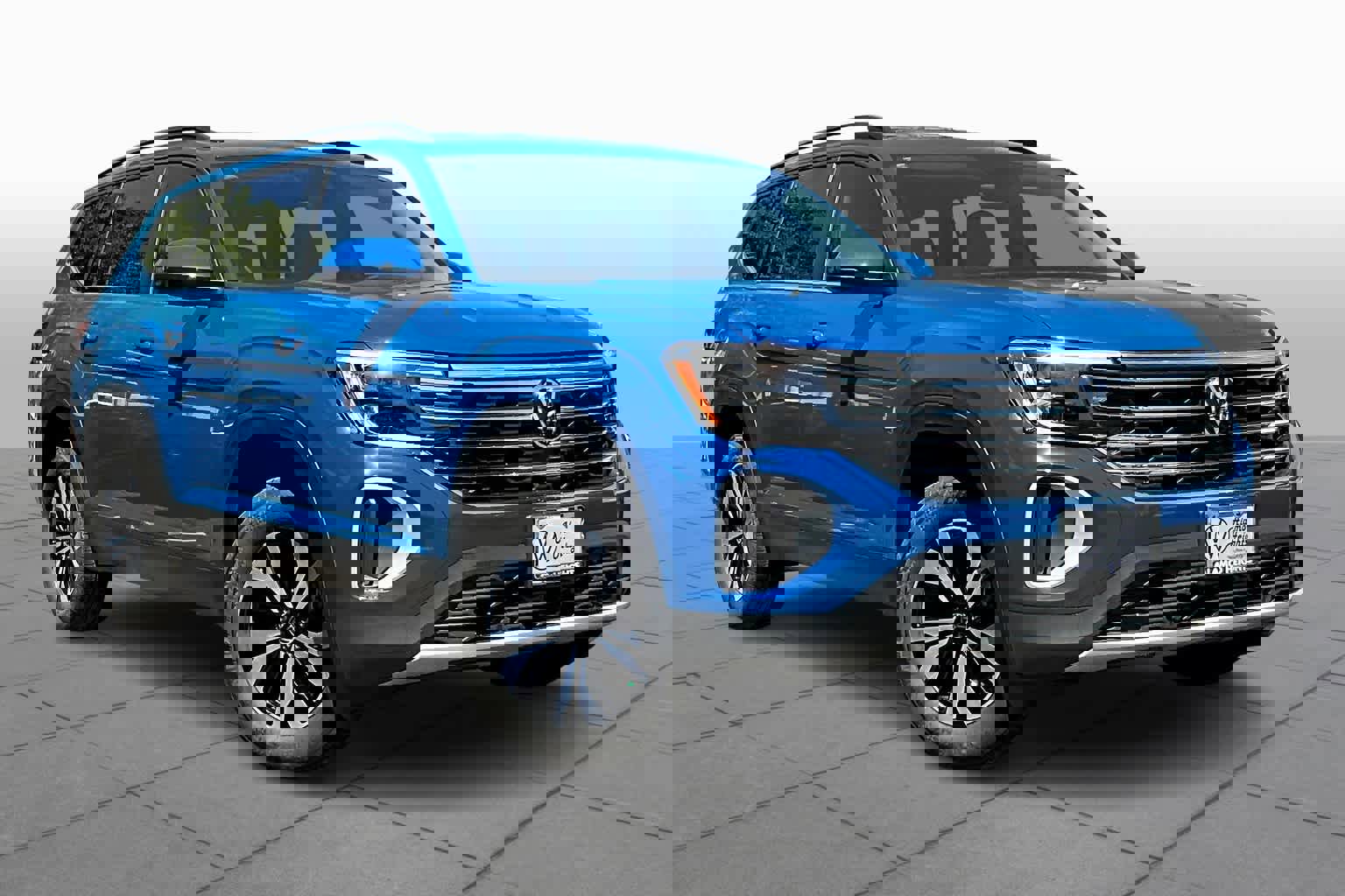 New 2025 Volkswagen Atlas SE image 2