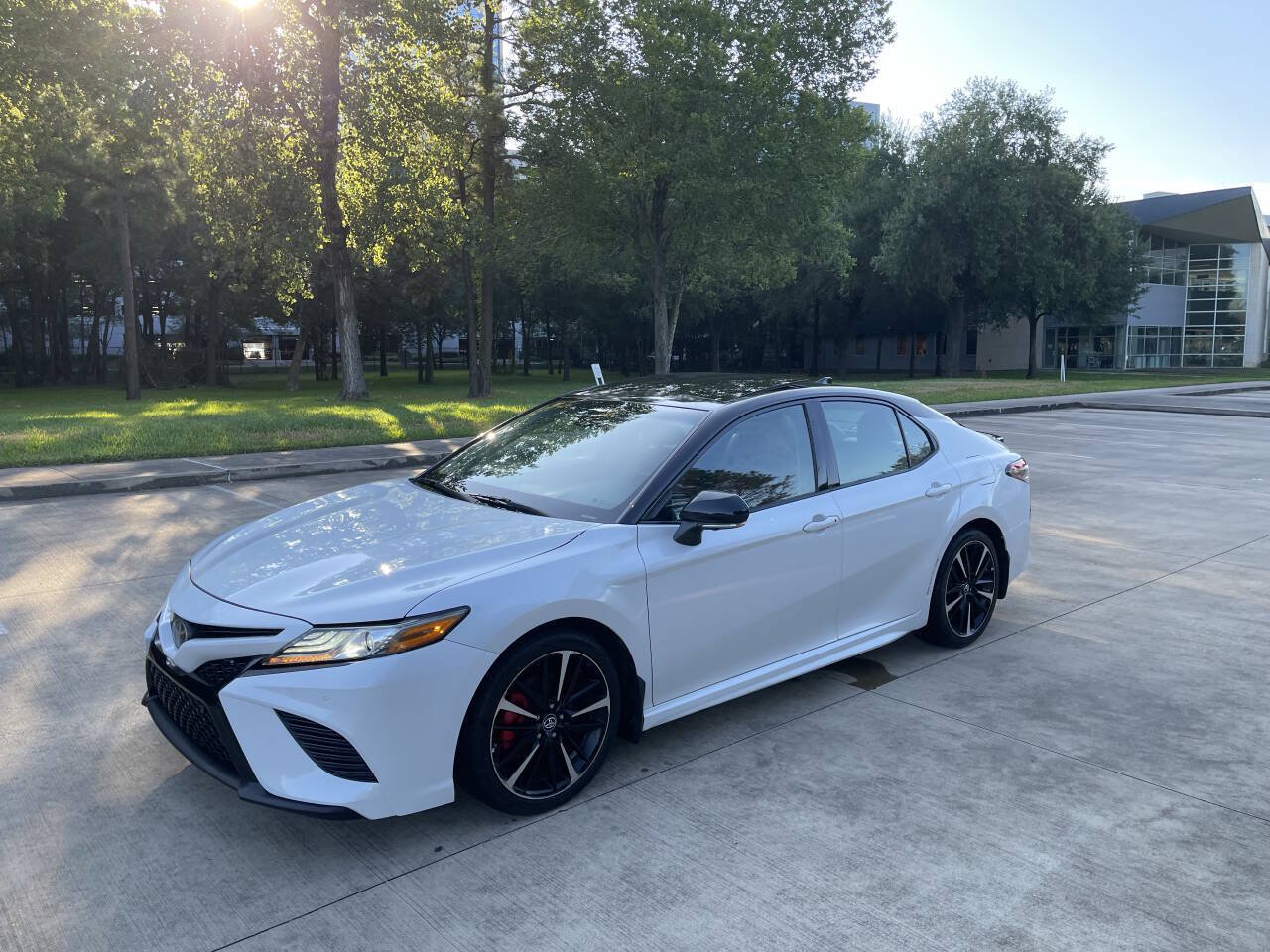 Used 2018 Toyota Camry XSE w/ Audio Package FWD image 1