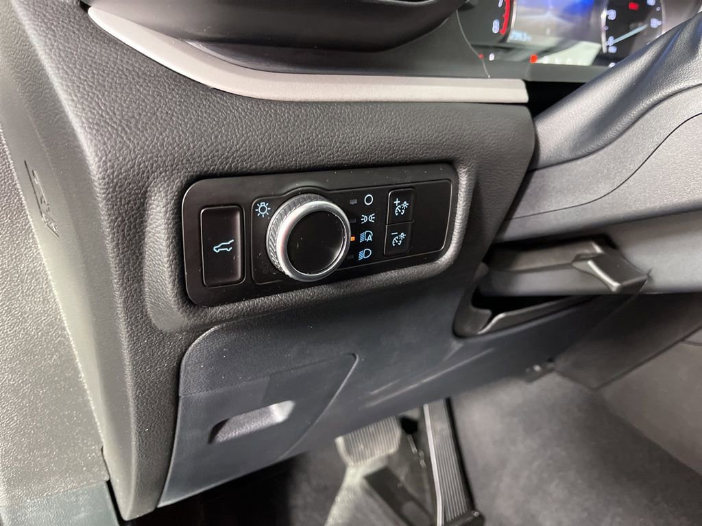 Used 2023 Ford Explorer XLT image 28