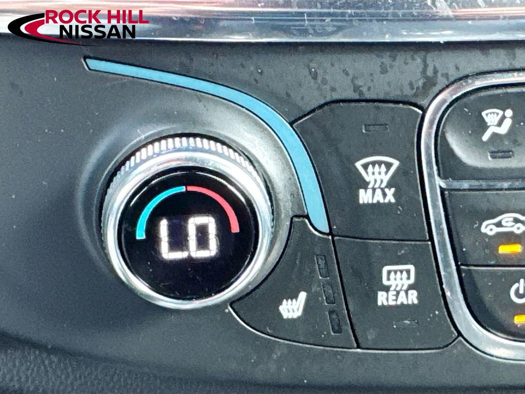 Used 2023 Chevrolet Traverse LT image 16