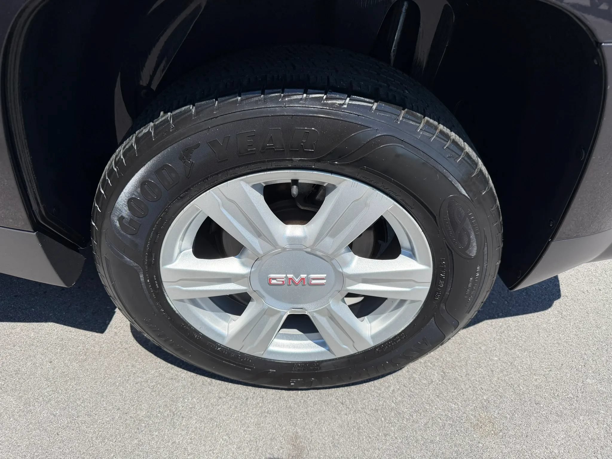 Used 2015 GMC Terrain SLE w/ Safety Package AWD/4WD image 17
