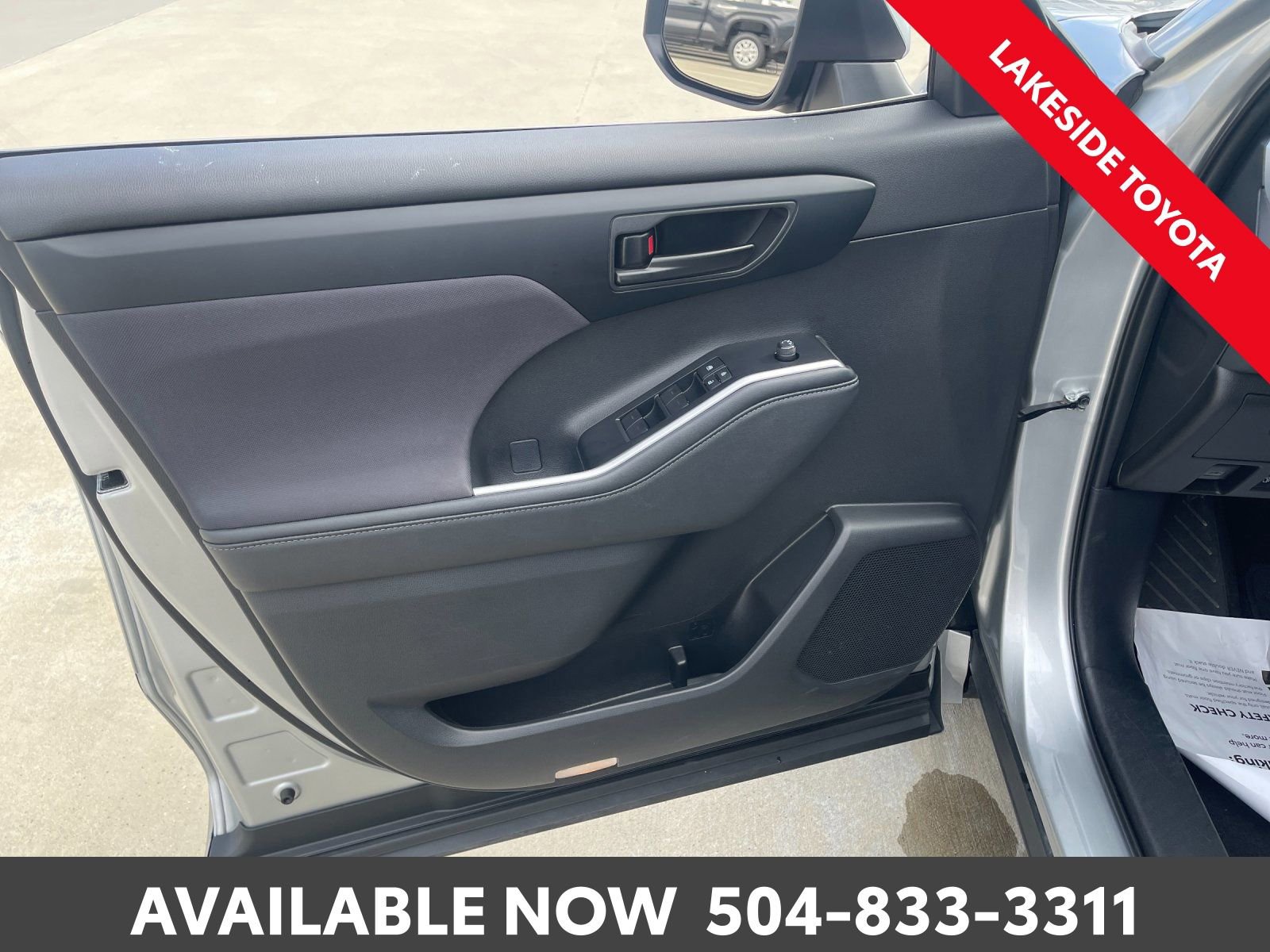 Used 2023 Toyota Highlander L image 11