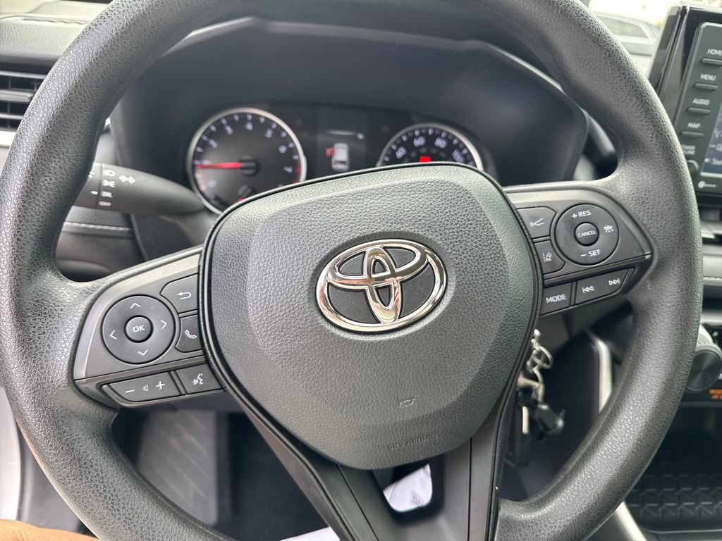 Used 2022 Toyota RAV4 LE image 15