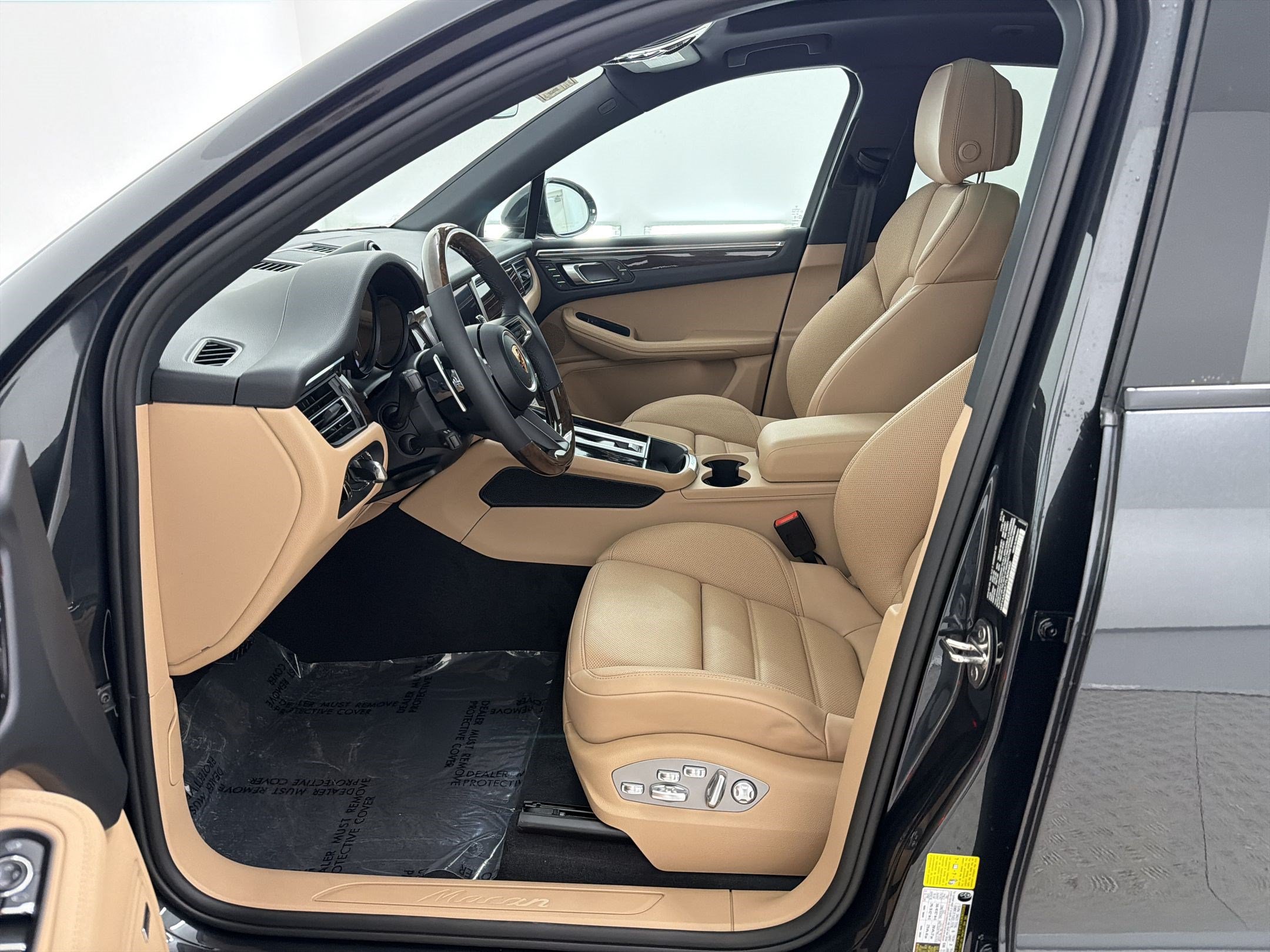New 2026 Porsche Macan AWD/4WD image 5