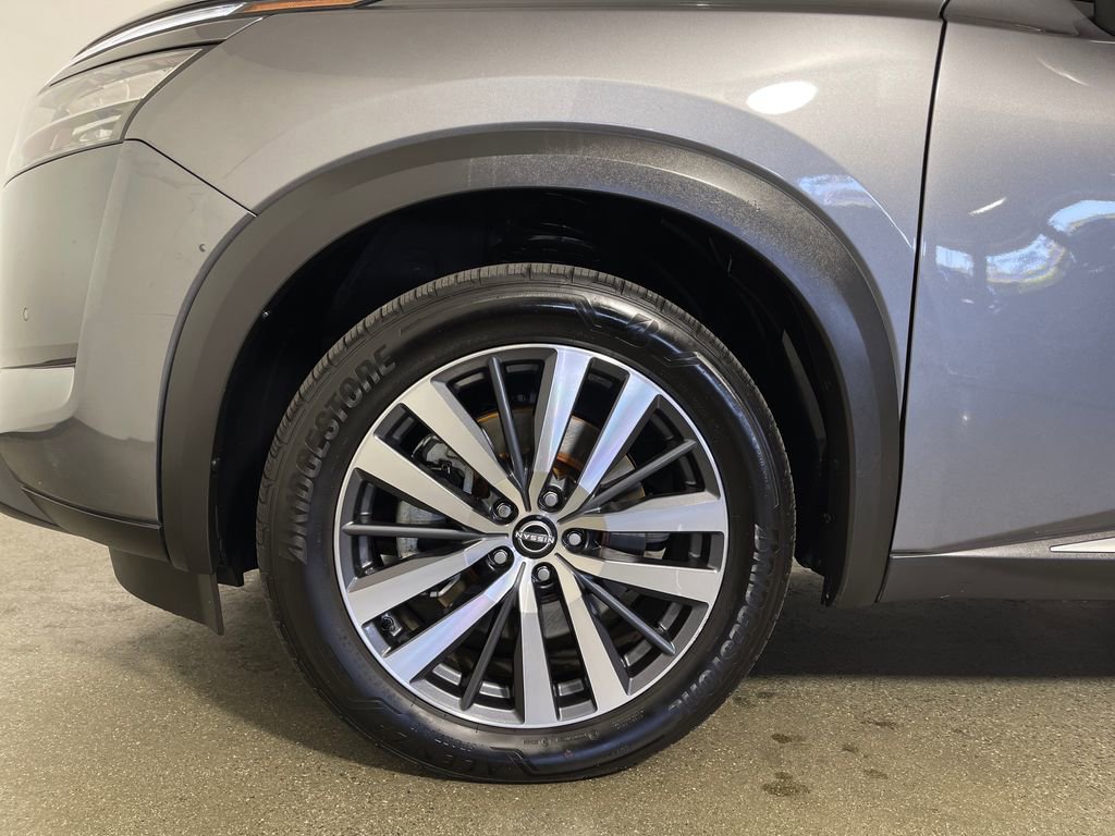 Used 2022 Nissan Pathfinder Platinum w/ Cargo Package image 11