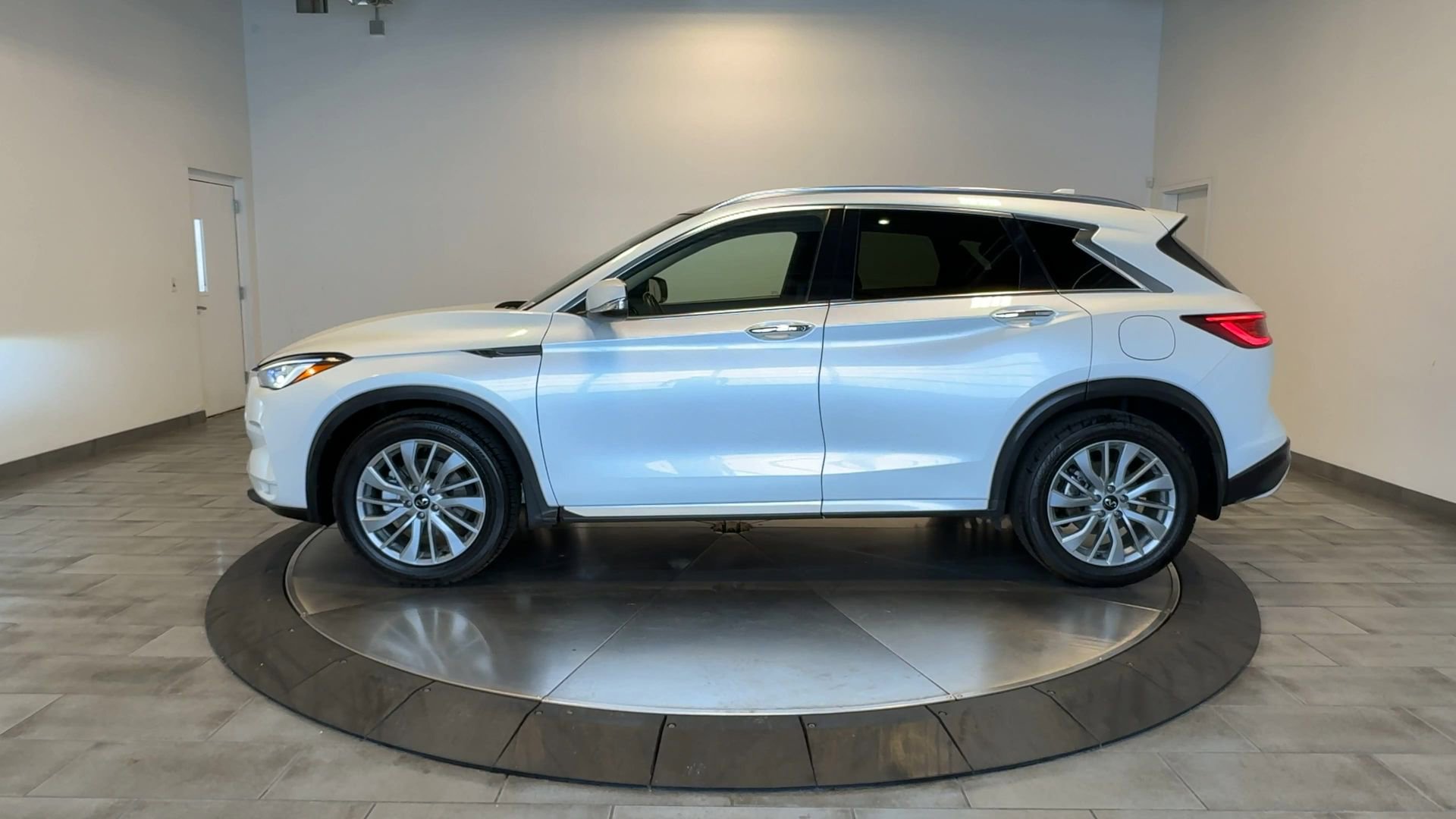 Certified 2023 INFINITI QX50 Luxe image 5