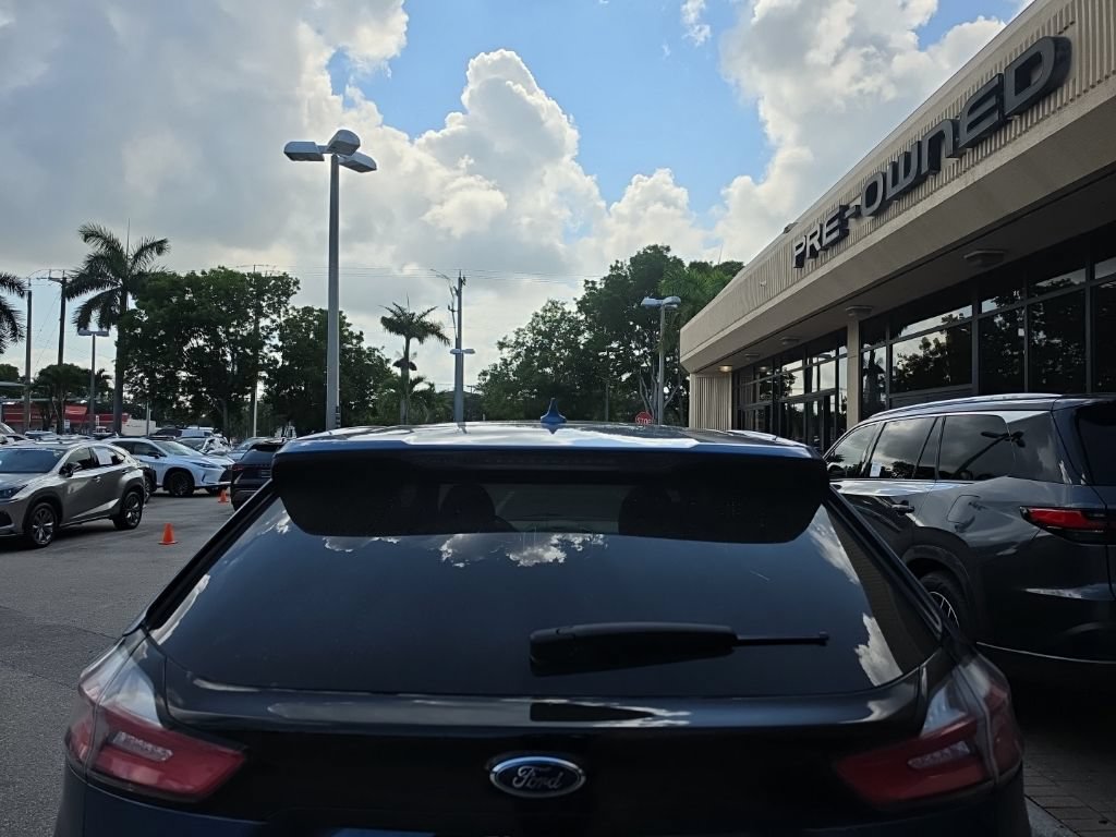 Used 2019 Ford Edge ST w/ Cold Weather Package AWD/4WD image 8