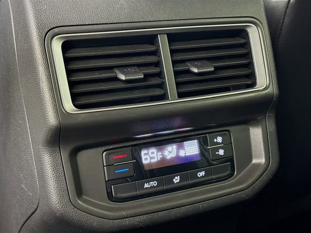 Used 2024 Volkswagen Atlas SE image 25