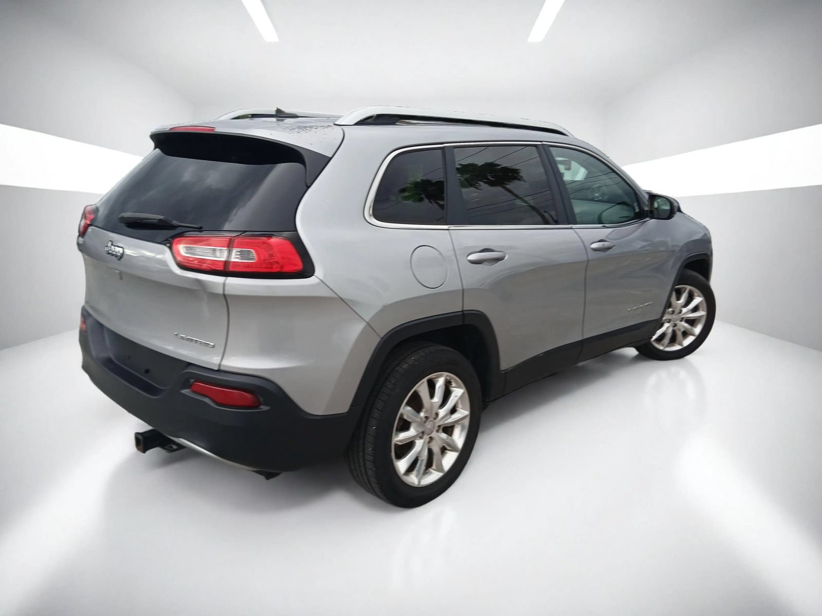 Used 2014 Jeep Cherokee Limited w/ Luxury Group FWD image 3