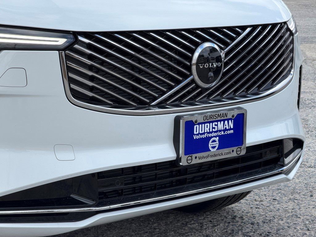 New 2026 Volvo XC90 B6 Plus w/ Protection Package Premier image 2