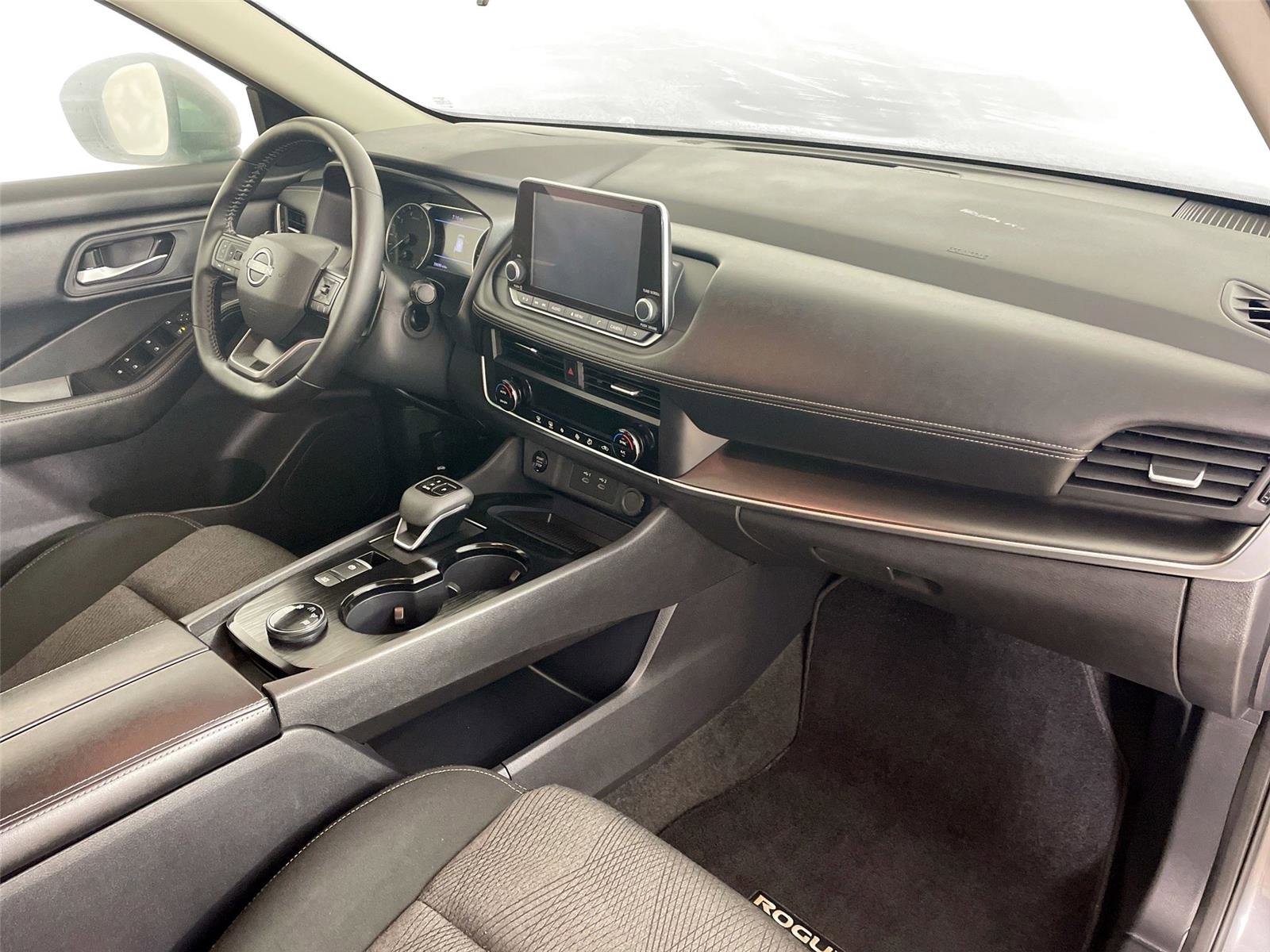 Used 2025 Nissan Rogue SV AWD/4WD image 26
