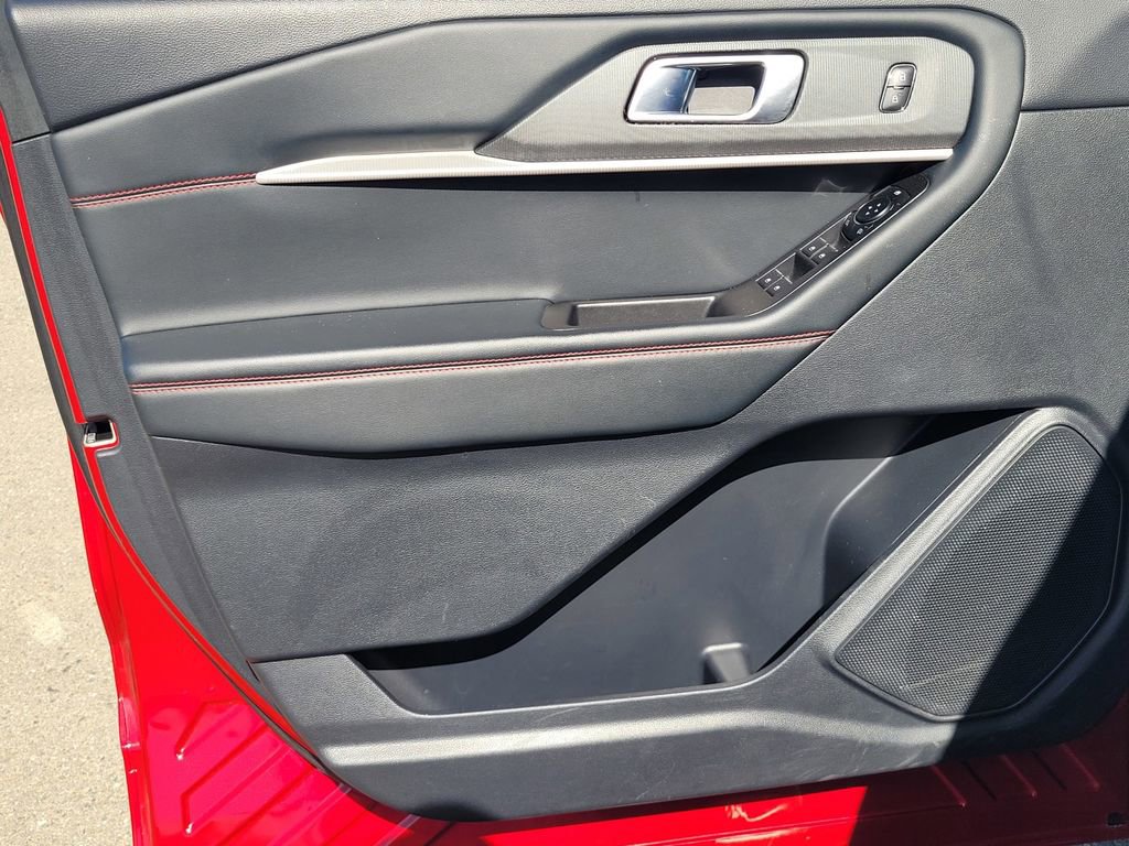 Used 2025 Ford Explorer ST-Line image 15