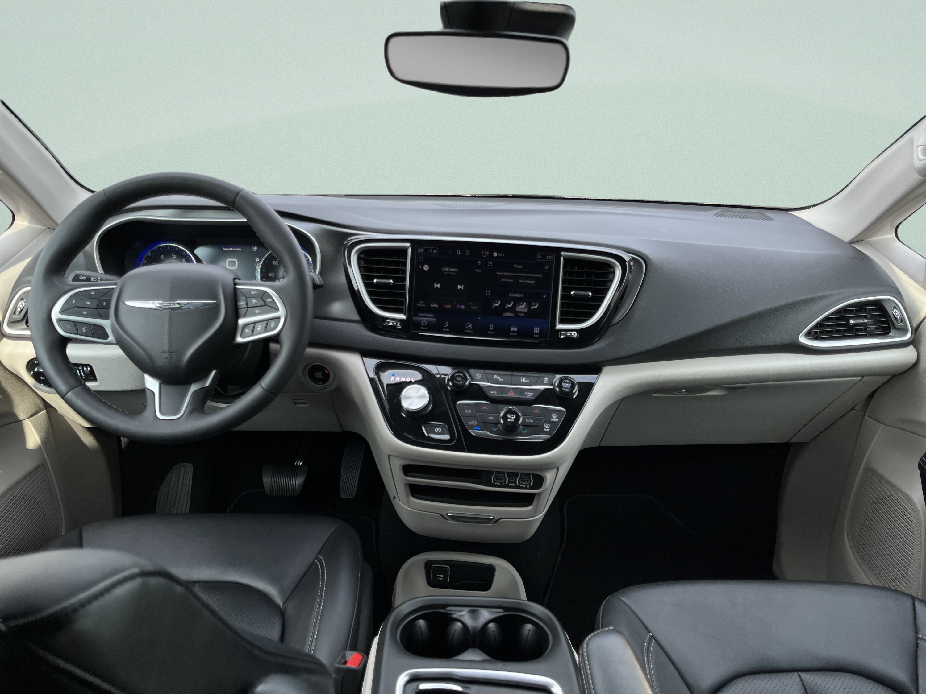 Used 2024 Chrysler Pacifica Touring-L FWD image 22