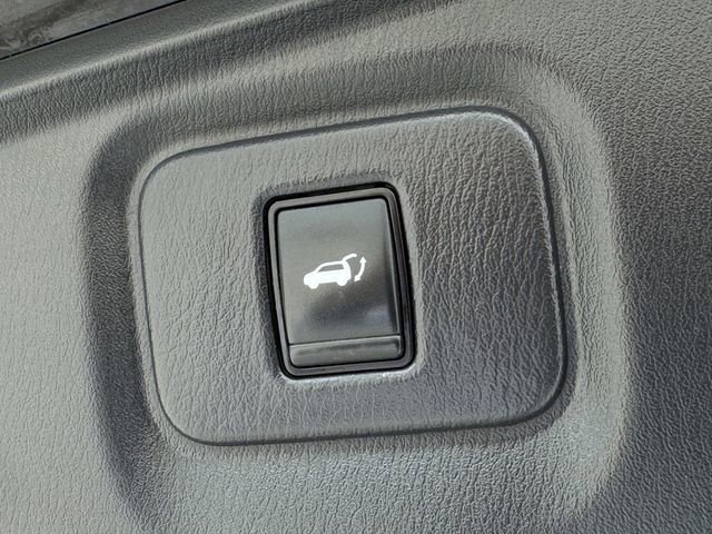 Used 2017 Nissan Pathfinder Platinum FWD image 36