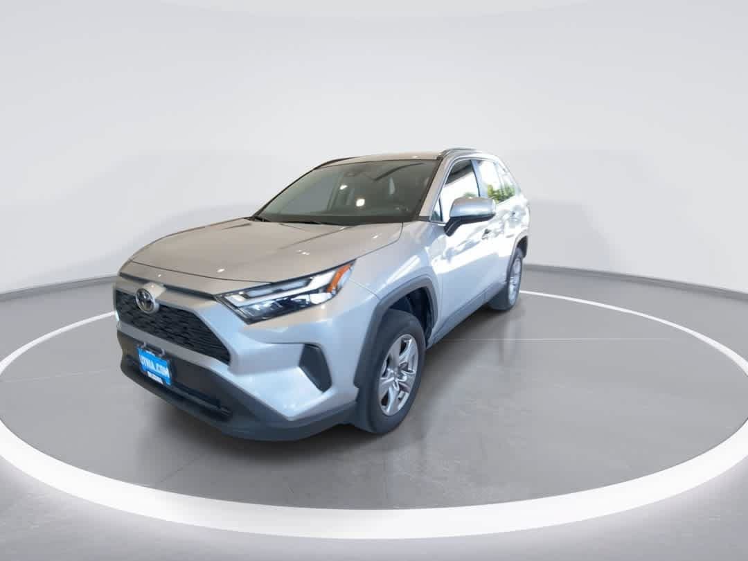 Used 2025 Toyota RAV4 XLE AWD/4WD image 4
