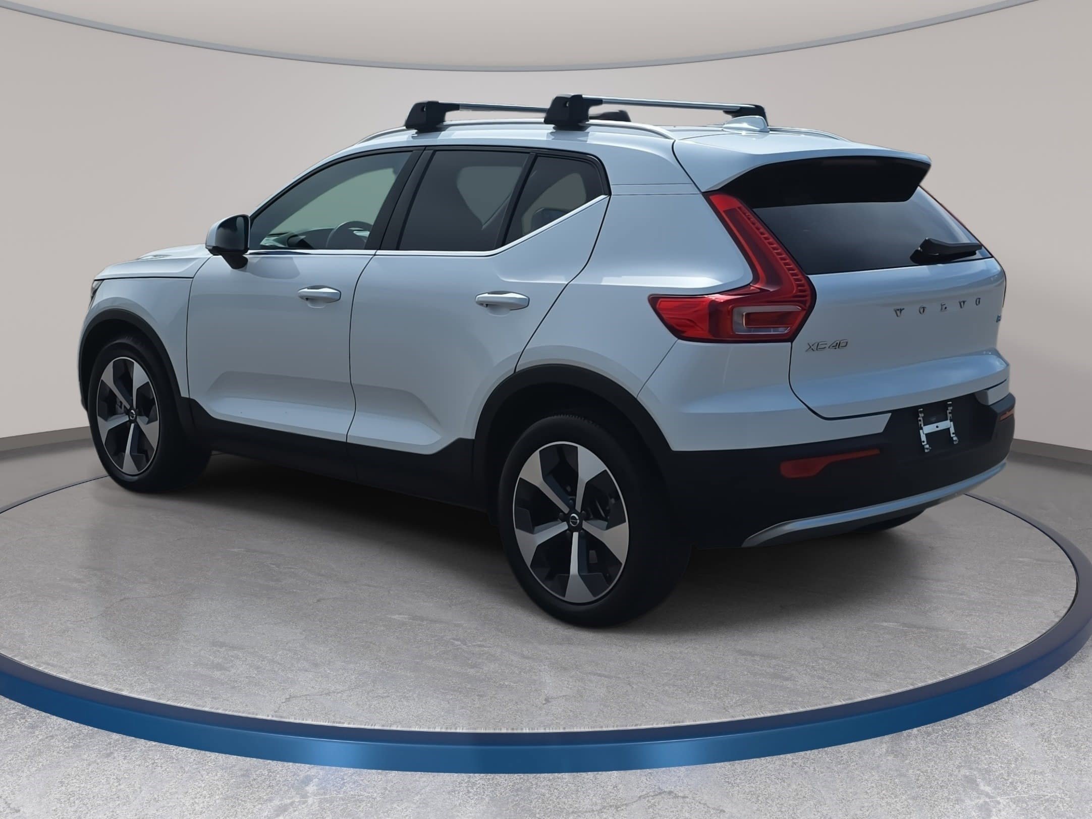 Used 2023 Volvo XC40 B4 Plus w/ Driver Assist Package image 7