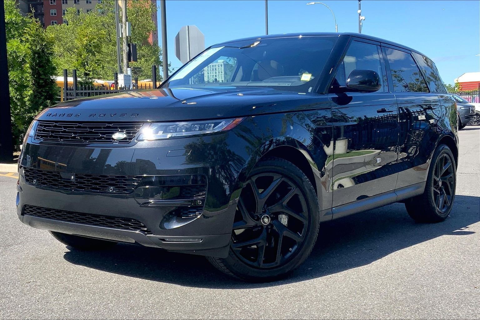 Used 2025 Land Rover Range Rover Sport SE