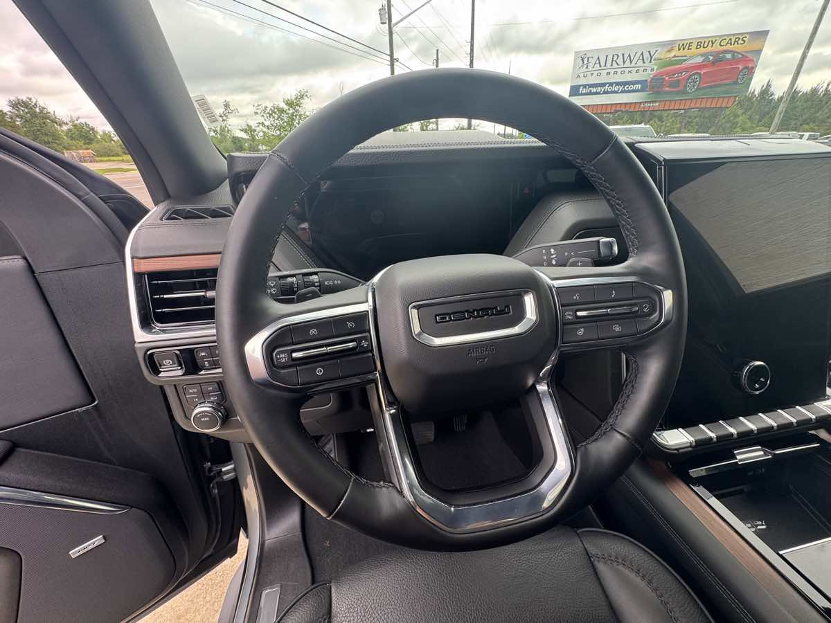 Used 2025 GMC Yukon Denali AWD/4WD image 15