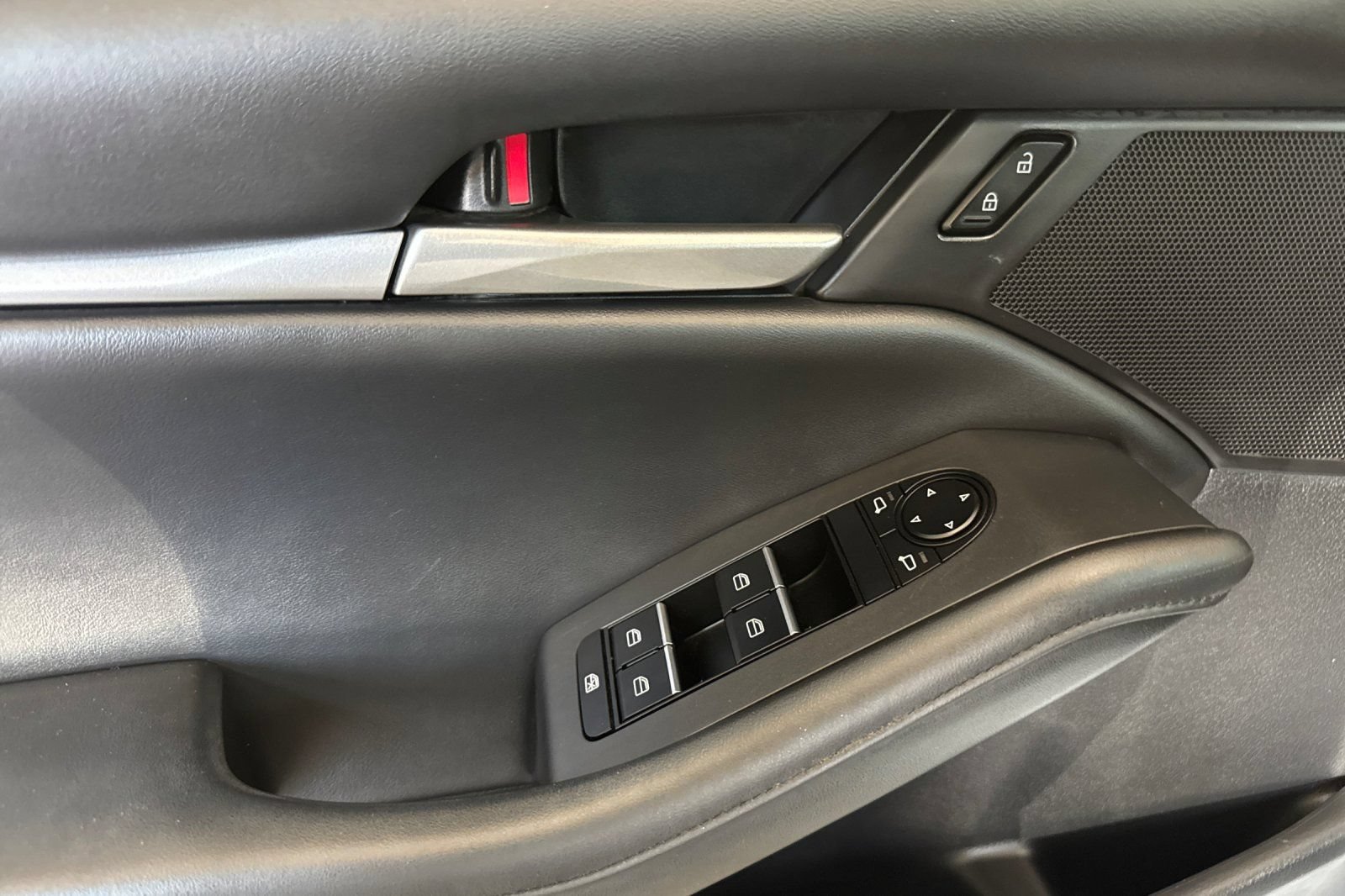 Used 2021 MAZDA MAZDA3 s FWD image 11