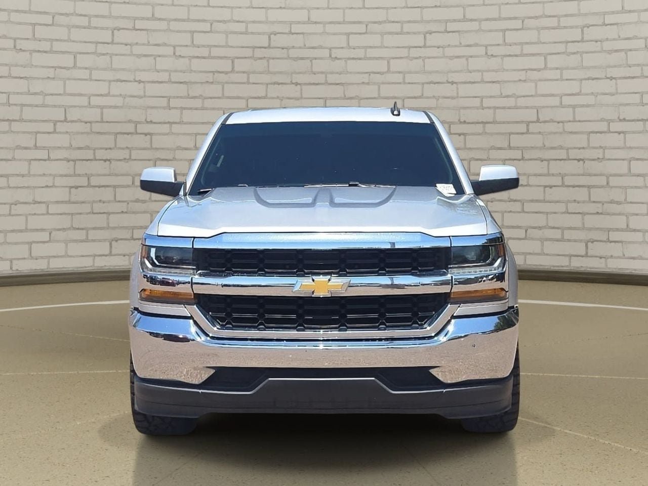Used 2018 Chevrolet Silverado 1500 LT w/ Trailering Package RWD image 2