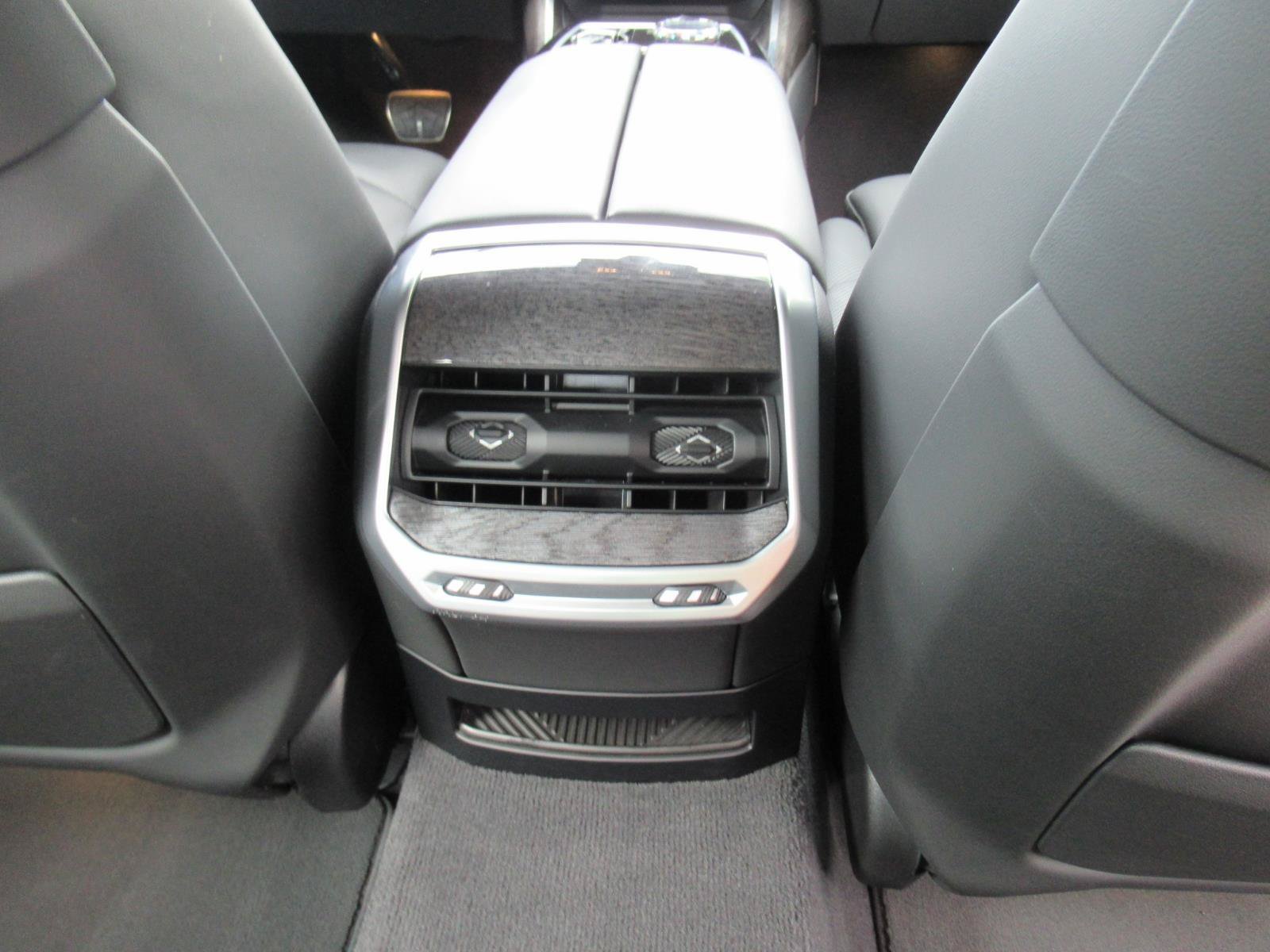 Used 2023 BMW 740i RWD image 33