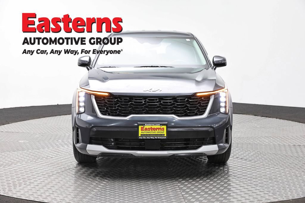 Used 2024 Kia Sorento LX FWD image 2