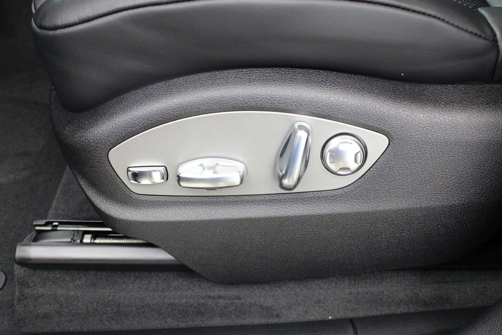 New 2025 Porsche Macan image 25