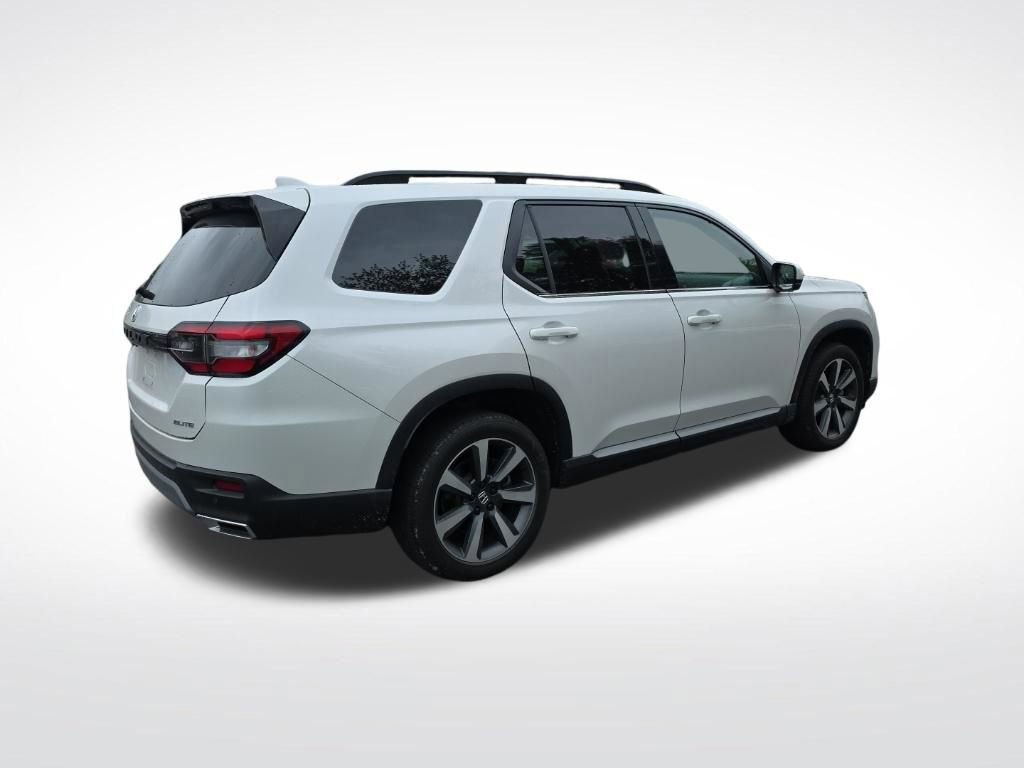 Certified 2024 Honda Pilot Elite image 6