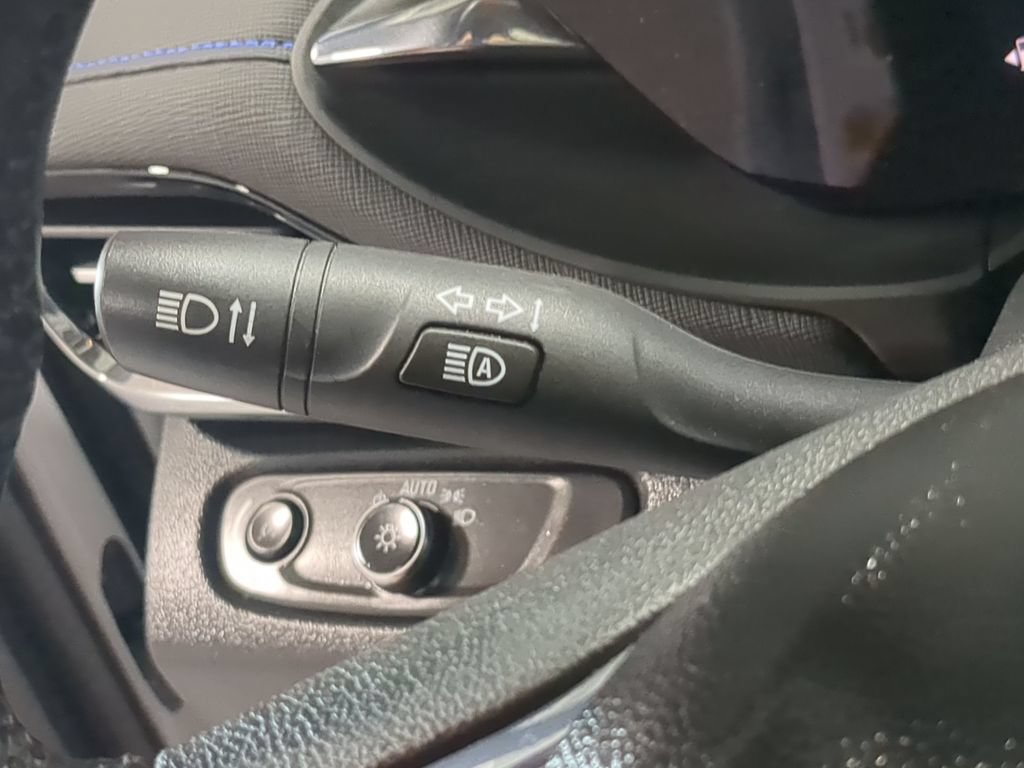 Used 2025 Buick Envista Sport Touring w/ Convenience I Package FWD image 33