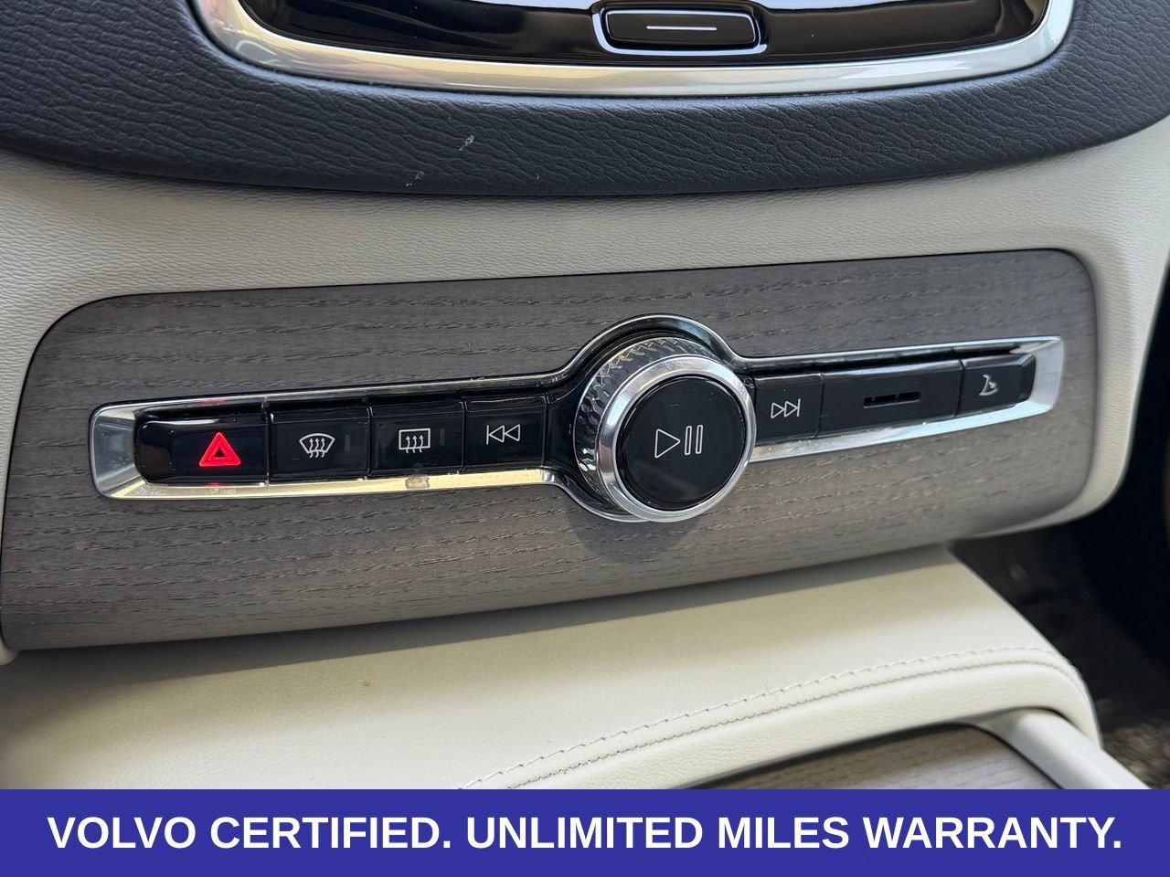 Certified 2025 Volvo XC90 T8 Plus AWD/4WD image 18