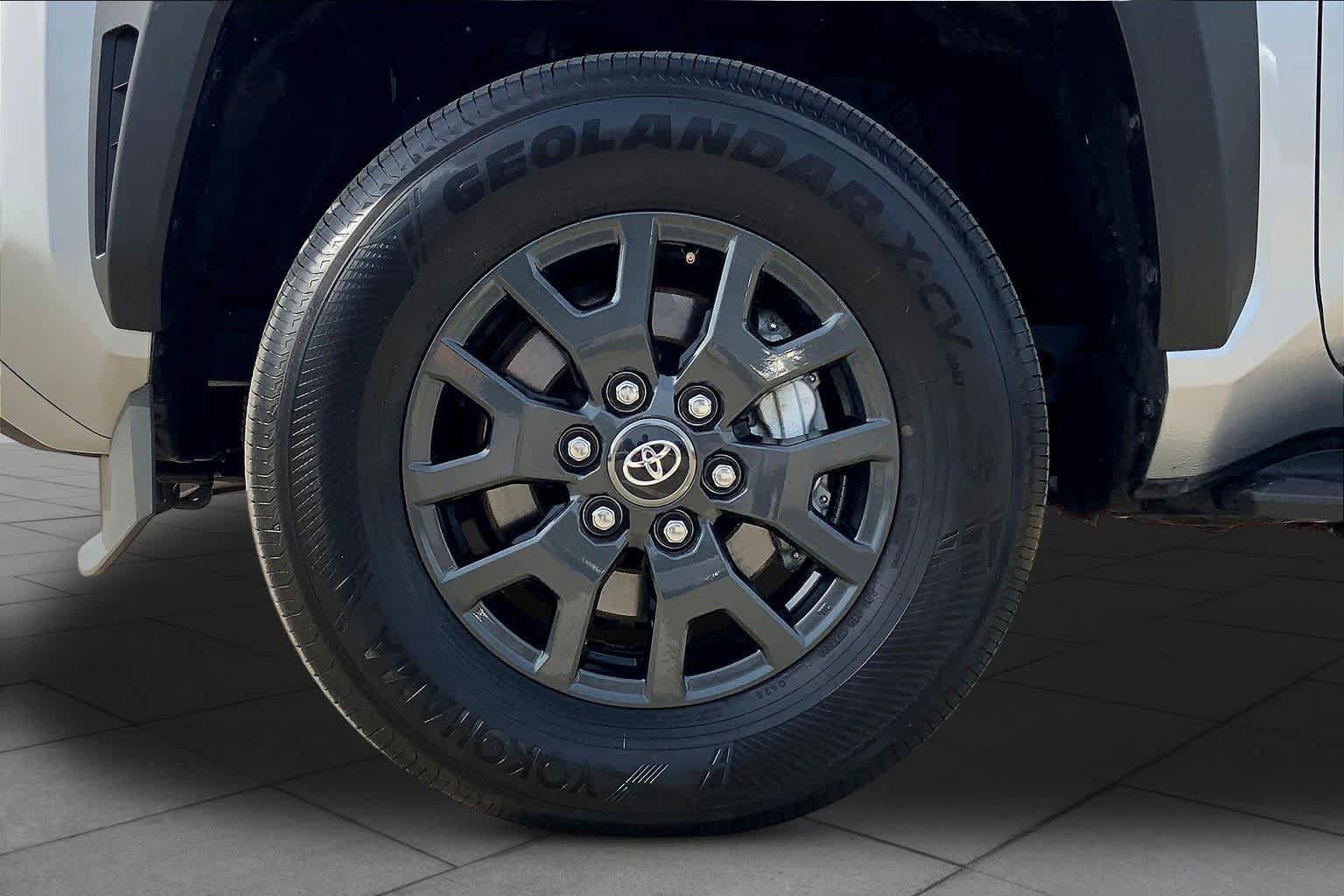 Used 2025 Toyota 4Runner SR5 AWD/4WD image 11