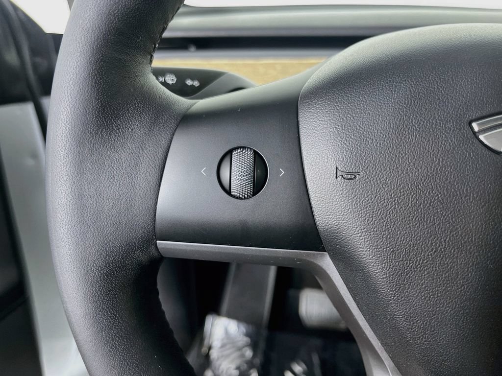 Used 2022 Tesla Model Y Long Range AWD/4WD image 14