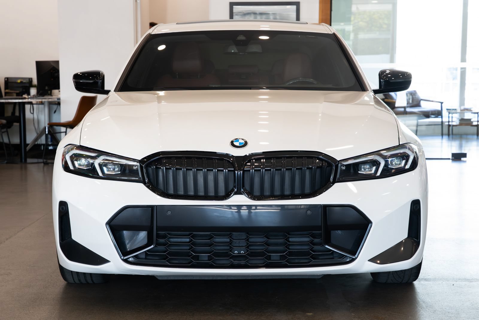 Used 2024 BMW 330i Sedan w/ M Sport Package RWD image 2