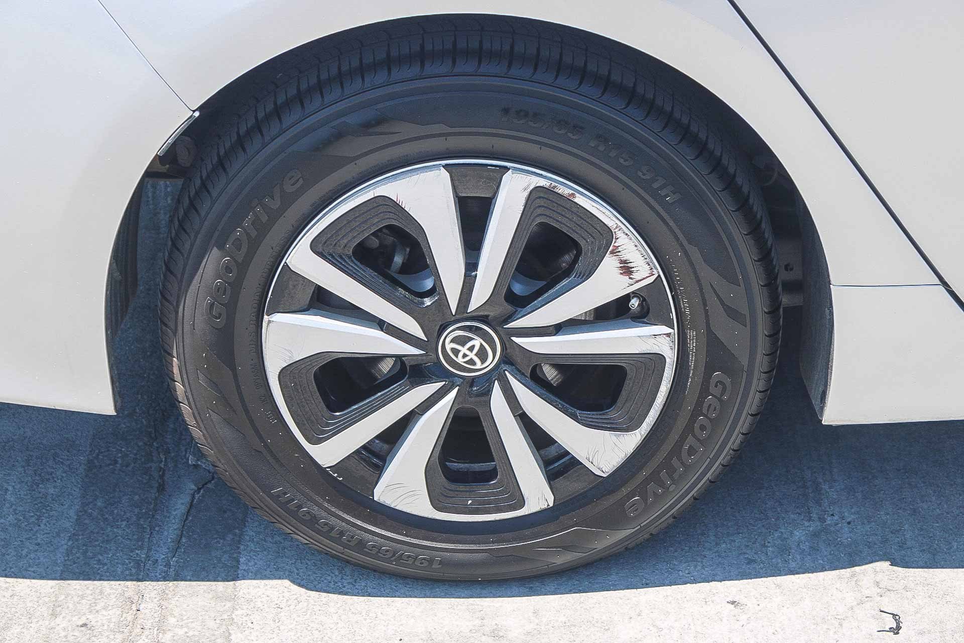 Certified 2017 Toyota Prius Prime Premium FWD image 12